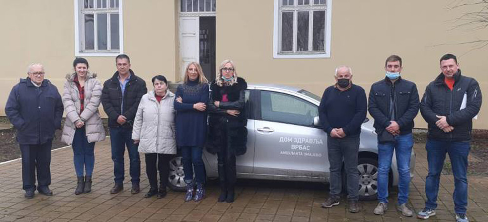 Ambulanti u Zmajevu vozilo za potrebe kućnog lečenja